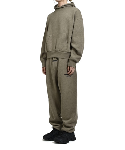 FOG ESSENTIALS(エフオージーエッセンシャルズ)の「CLASSIC FIT FLEECE HOODIE(パーカー・メンズ・ダークブラウン・X-SMALL/SMALL/MEDIUM/LARGE/X-LARGE)」の8枚目の写真