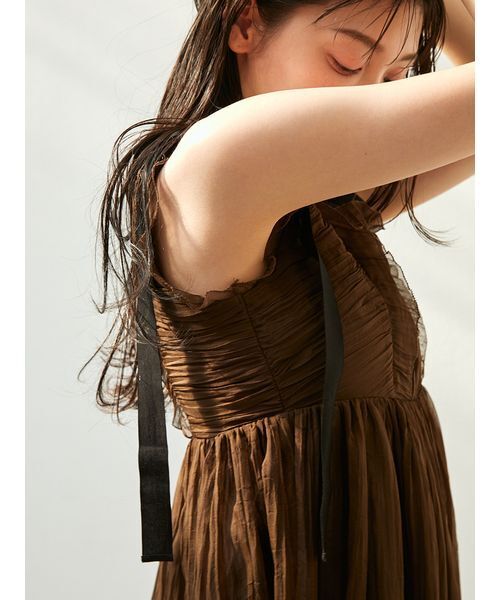 SNIDEL（スナイデル）の「シアーシフォンワッシャーワンピース（ワンピース・レディース・ピンクベージュ/ブラウン/ネイビー・0/1）」の16枚目の写真