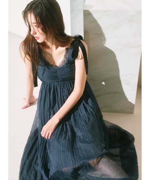 SNIDEL（スナイデル）の「シアーシフォンワッシャーワンピース（ワンピース・レディース・ピンクベージュ/ブラウン/ネイビー・0/1）」の4枚目の写真