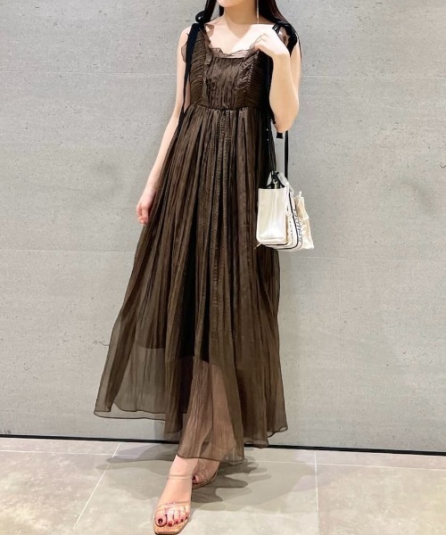 SNIDEL（スナイデル）の「シアーシフォンワッシャーワンピース（ワンピース・レディース・ピンクベージュ/ブラウン/ネイビー・0/1）」の8枚目の写真