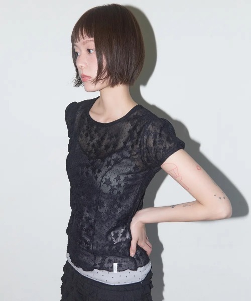FANCY CLUB（ファンシークラブ）の「A'GEM/9 × .kom 『 FANCY CLUB/ファンシークラブ』Wave Puff Lace T-shirts/ウェーブ パフ レース Tシャツ（Tシャツ/カットソー・レディース・ブラック/ホワイト・FREE）」の5枚目の写真