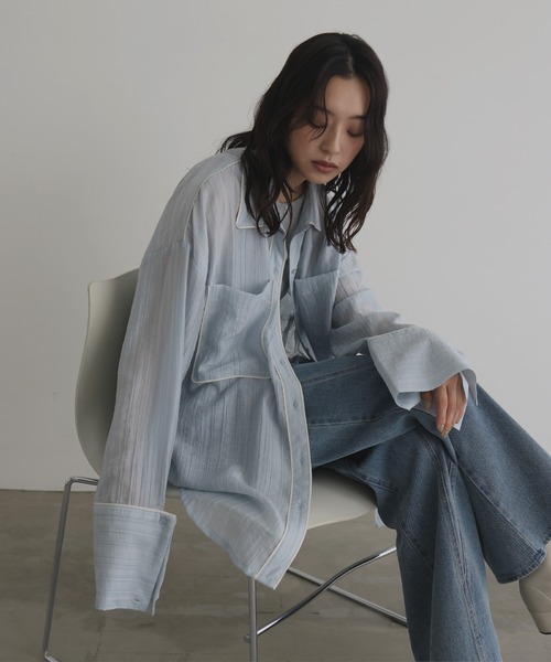 hellam（へラム）の「配色パイピング オーバーサイズシアーシャツ（シャツ/ブラウス・レディース・ブラック/ブラウン/イエロー/ブルー/アイボリー・FREE）」の16枚目の写真