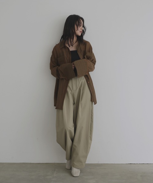 hellam（へラム）の「配色パイピング オーバーサイズシアーシャツ（シャツ/ブラウス・レディース・ブラック/ブラウン/イエロー/ブルー/アイボリー・FREE）」の11枚目の写真