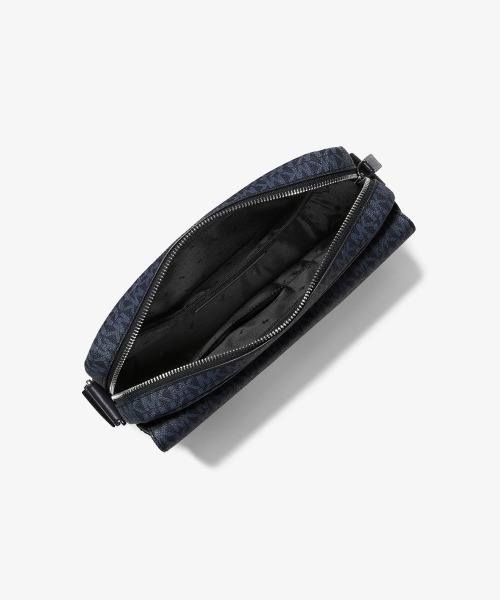 MICHAEL KORS（マイケルコース）の「COOPER フラップ カメラバッグ - MKシグネチャー（ショルダーバッグ・メンズ・ブルー系その他・FREE）」の6枚目の写真