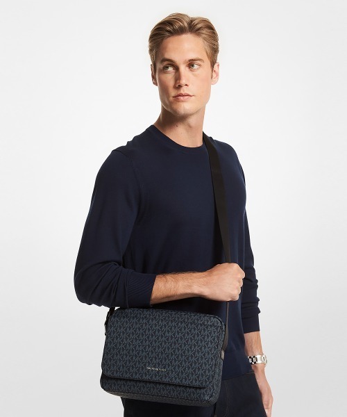 MICHAEL KORS（マイケルコース）の「COOPER フラップ カメラバッグ - MKシグネチャー（ショルダーバッグ・メンズ・ブルー系その他・FREE）」の5枚目の写真