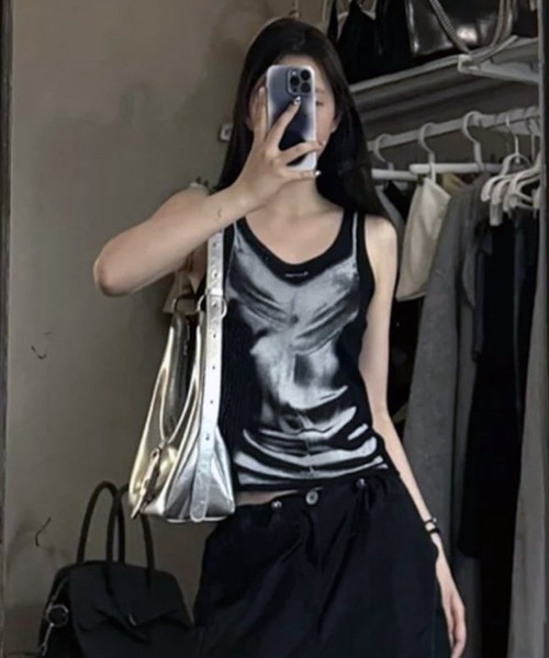 VIBGYOR（ヴィブジョー）の「グランジスプレーペイントタンクトップ(CZ)（タンクトップ・レディース・ブラック・LARGE/MEDIUM）」の4枚目の写真