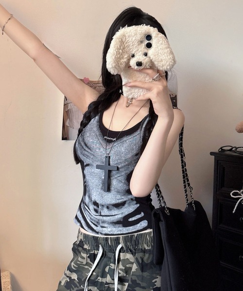 VIBGYOR(ヴィブジョー)の「カップ付きグランジスプレーペイントタンクトップ(CZ)(タンクトップ・レディース・ブラック/ブルー・LARGE/MEDIUM/FREE)」の10枚目の写真