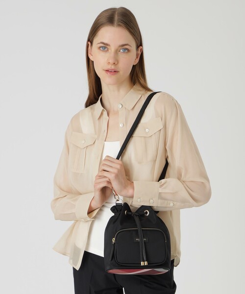 BLUE LABEL CRESTBRIDGE(ブルーレーベルクレストブリッジ)の「パーシャルナイロンミニコロン(ショルダーバッグ・レディース・ブラック/ダークネイビー・FREE)」の3枚目の写真