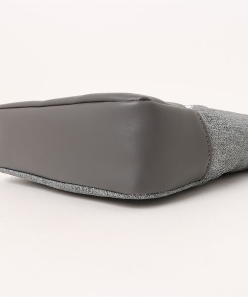 Arnold Palmer(アーノルドパーマー)の「メランジ×フェイクレザー パネル サコッシュ(ショルダーバッグ・メンズ・ブラック/チャコールグレー/ネイビー・F)」の7枚目の写真