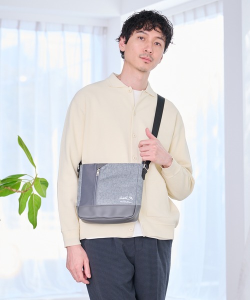 Arnold Palmer(アーノルドパーマー)の「メランジ×フェイクレザー パネル サコッシュ(ショルダーバッグ・メンズ・ブラック/チャコールグレー/ネイビー・F)」の3枚目の写真