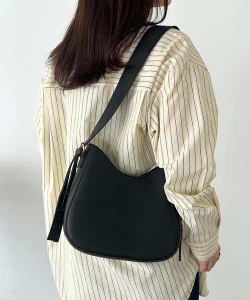 CLEA(クレア)の「【6色展開】ワンハンドルハーフムーンバッグ(ショルダーバッグ・レディース・ベージュ/ブラウン/アイボリー/ブラック/イエロー/グリーン・FREE)」の19枚目の写真