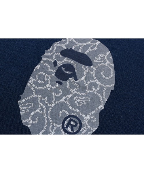 A BATHING APE(アベイシングエイプ)の「CLOUD CAMO APE HEAD RELAXED FIT CREWNECK SWEATSHIRT(スウェット・メンズ・ネイビー・X-LARGE/MEDIUM/SMALL/LARGE/XX-LARGE)」の3枚目の写真
