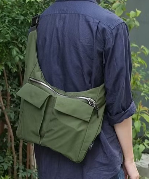 STANDARD SUPPLY（スタンダードサプライ）の「スタンダードサプライ / SIMPLICITY シンプリシティ / ALONG SHOULDER アロングショルダー（ショルダーバッグ・レディース・グレー/チャコールグレー/ブルー/ブラック/ダークパープル/モカ/サンドベージュ/グリーン/ダークネイビー・FREE）」の6枚目の写真