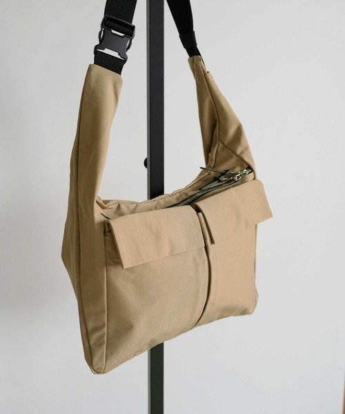 STANDARD SUPPLY（スタンダードサプライ）の「スタンダードサプライ / SIMPLICITY シンプリシティ / ALONG SHOULDER アロングショルダー（ショルダーバッグ・レディース・グレー/チャコールグレー/ブルー/ブラック/ダークパープル/モカ/サンドベージュ/グリーン/ダークネイビー・FREE）」の5枚目の写真