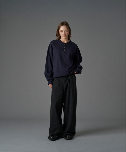 ONCILY(オンシェリー)の「SILVER BUTTON HENRY NECK SWEAT / シルバーボタンヘンリーネックスウェット(スウェット・メンズ・ネイビー/ブラック/杢グレー・LARGE/SMALL/MEDIUM)」の4枚目の写真