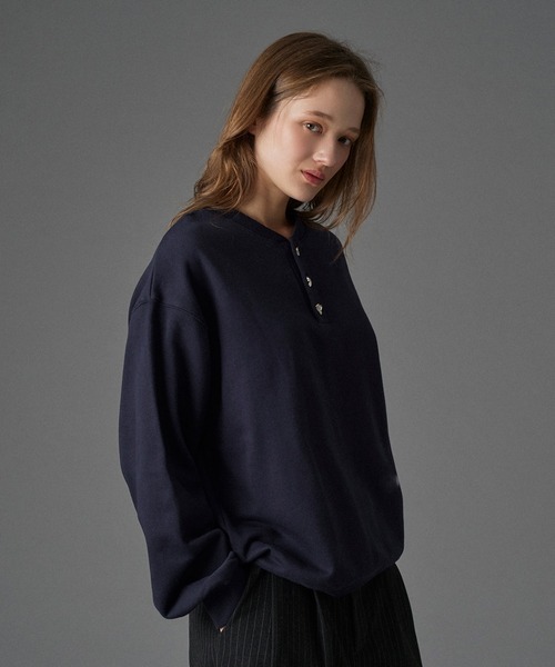 ONCILY(オンシェリー)の「SILVER BUTTON HENRY NECK SWEAT / シルバーボタンヘンリーネックスウェット(スウェット・メンズ・ネイビー/ブラック/杢グレー・LARGE/SMALL/MEDIUM)」の10枚目の写真