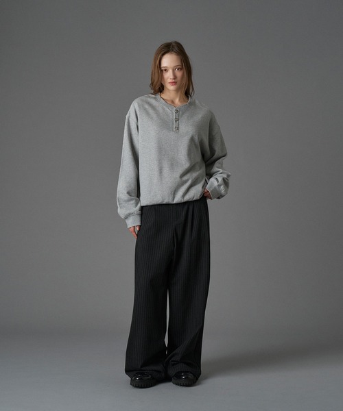 ONCILY(オンシェリー)の「SILVER BUTTON HENRY NECK SWEAT / シルバーボタンヘンリーネックスウェット(スウェット・メンズ・ネイビー/ブラック/杢グレー・LARGE/SMALL/MEDIUM)」の12枚目の写真