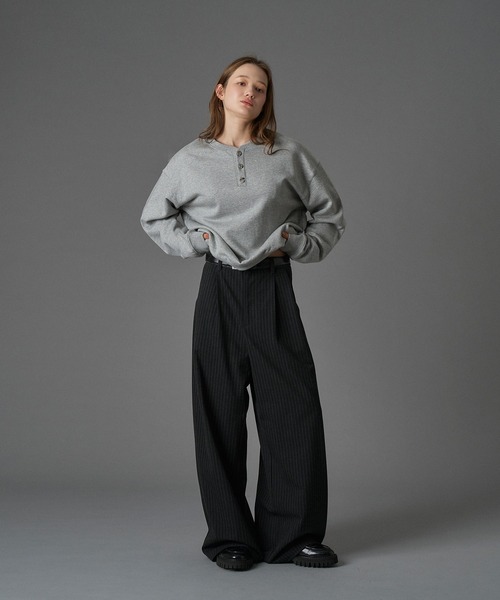 ONCILY(オンシェリー)の「SILVER BUTTON HENRY NECK SWEAT / シルバーボタンヘンリーネックスウェット(スウェット・メンズ・ネイビー/ブラック/杢グレー・LARGE/SMALL/MEDIUM)」の19枚目の写真