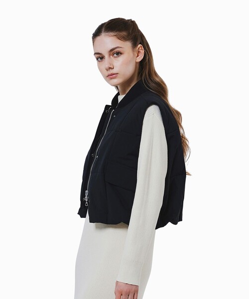 LACOSTE(ラコステ)の「クロップド丈 撥水 THERMORE中綿 ジップアップベスト(ダウンベスト・レディース・ブラック/オフホワイト・34/36/38/40)」の10枚目の写真