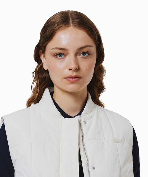 LACOSTE(ラコステ)の「クロップド丈 撥水 THERMORE中綿 ジップアップベスト(ダウンベスト・レディース・ブラック/オフホワイト・34/36/38/40)」の20枚目の写真
