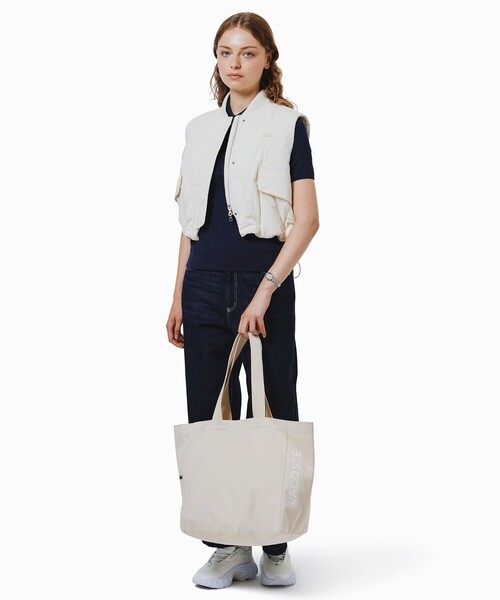 LACOSTE(ラコステ)の「クロップド丈 撥水 THERMORE中綿 ジップアップベスト(ダウンベスト・レディース・ブラック/オフホワイト・34/36/38/40)」の17枚目の写真