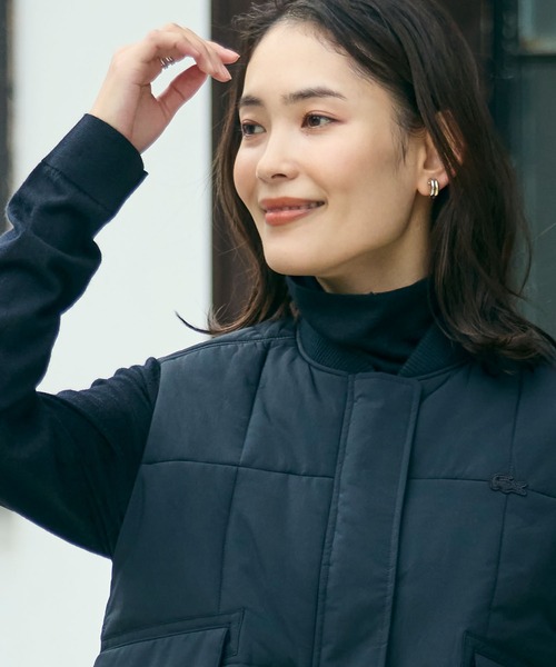 LACOSTE(ラコステ)の「クロップド丈 撥水 THERMORE中綿 ジップアップベスト(ダウンベスト・レディース・ブラック/オフホワイト・34/36/38/40)」の5枚目の写真