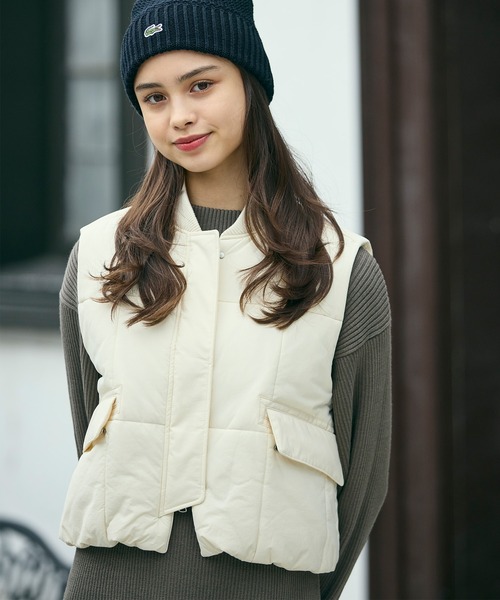 LACOSTE(ラコステ)の「クロップド丈 撥水 THERMORE中綿 ジップアップベスト(ダウンベスト・レディース・ブラック/オフホワイト・34/36/38/40)」の3枚目の写真