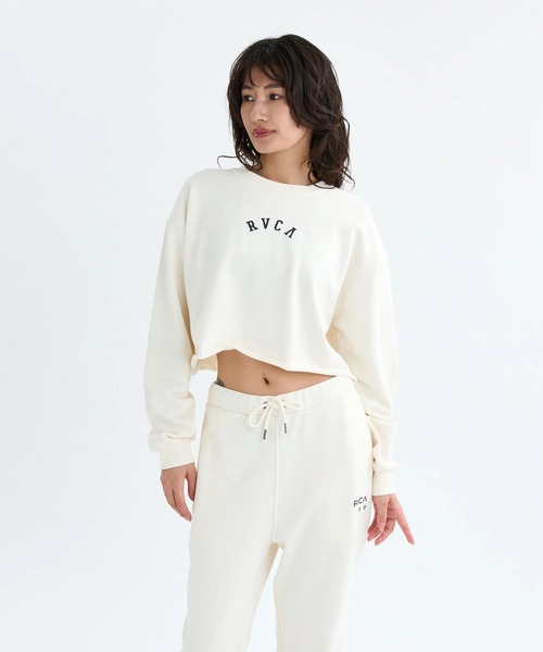 RVCA（ルーカ）の「RVCA レディース ARCH COLLEGE CROPPED CREW トレーナー 【2025年秋冬モデル】 @autumn/ルーカアーチロゴショート丈スウェットトレーナー（スウェット・レディース・ブラック/オフホワイト/グレー・SMALL/MEDIUM）」の6枚目の写真