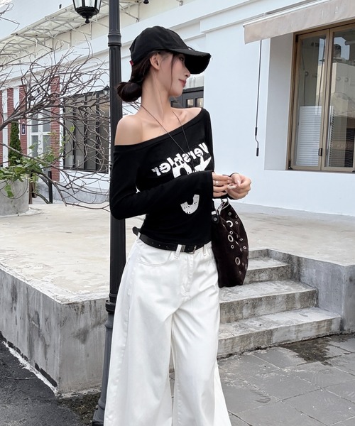Sibra(シブラ)の「短袖人気モデル継承 斜め&オフショル2WAY◎ヴィンテージプリントロングTシャツ(全4色)(Tシャツ/カットソー・レディース・ブラック/グレー/ホワイト/ネイビー・M)」の5枚目の写真