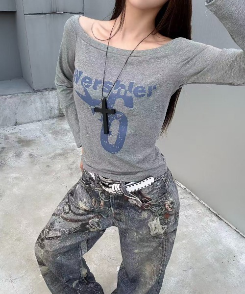 Sibra(シブラ)の「短袖人気モデル継承 斜め&オフショル2WAY◎ヴィンテージプリントロングTシャツ(全4色)(Tシャツ/カットソー・レディース・ブラック/グレー/ホワイト/ネイビー・M)」の7枚目の写真