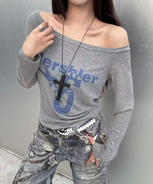 Sibra(シブラ)の「短袖人気モデル継承 斜め&オフショル2WAY◎ヴィンテージプリントロングTシャツ(全4色)(Tシャツ/カットソー・レディース・ブラック/グレー/ホワイト/ネイビー・M)」の6枚目の写真