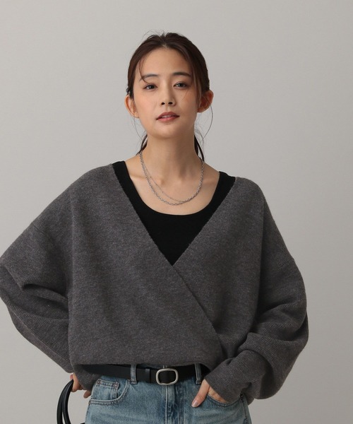 GLOBAL WORK（グローバルワーク）の「MATINEE LINE/ウール混カシュクールVネックプルオーバー/611154（ニット/セーター・レディース・ブラウン/チャコール/グレイッシュベージュ・MEDIUM/LARGE）」の21枚目の写真