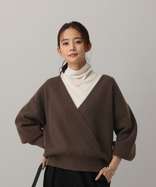 GLOBAL WORK（グローバルワーク）の「MATINEE LINE/ウール混カシュクールVネックプルオーバー/611154（ニット/セーター・レディース・ブラウン/チャコール/グレイッシュベージュ・MEDIUM/LARGE）」の5枚目の写真