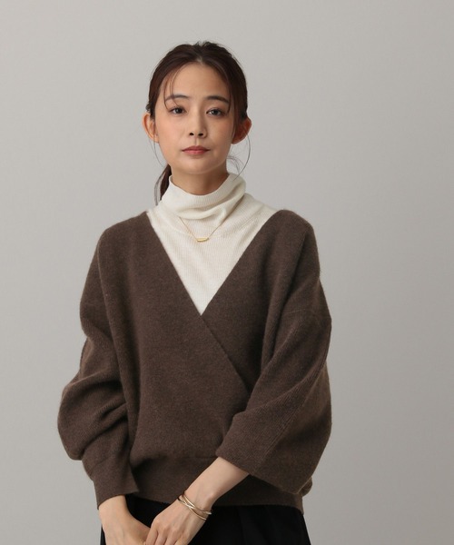 GLOBAL WORK（グローバルワーク）の「MATINEE LINE/ウール混カシュクールVネックプルオーバー/611154（ニット/セーター・レディース・ブラウン/チャコール/グレイッシュベージュ・MEDIUM/LARGE）」の6枚目の写真