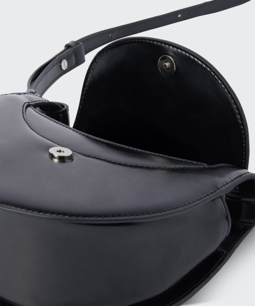 MUSINSA STANDARD WOMAN（ムシンサスタンダードウーマン）の「ウィメンズハーフムーンクロスバッグ[ブラック]（メッセンジャーバッグ・レディース・その他・FREE）」の6枚目の写真