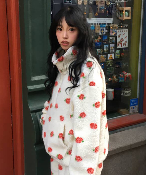 YOUHEE(ユヒ)の「ROSE PATTERN FLEECE ANORAK IVORY(その他アウター・レディース・その他・FREE)」の7枚目の写真