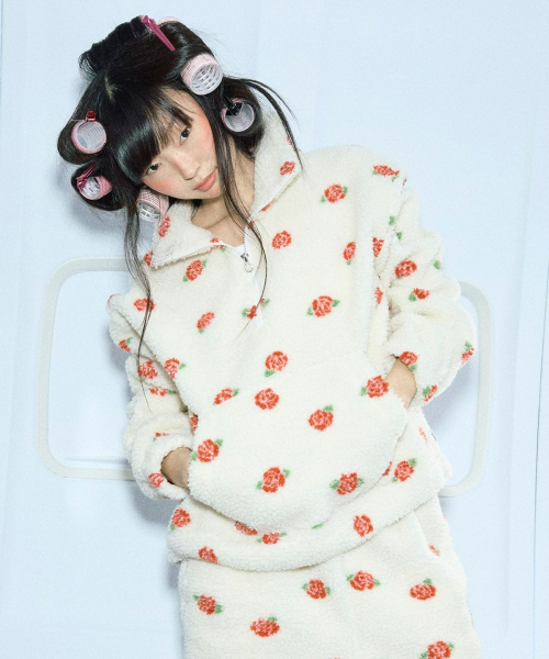 YOUHEE(ユヒ)の「ROSE PATTERN FLEECE ANORAK IVORY(その他アウター・レディース・その他・FREE)」の11枚目の写真