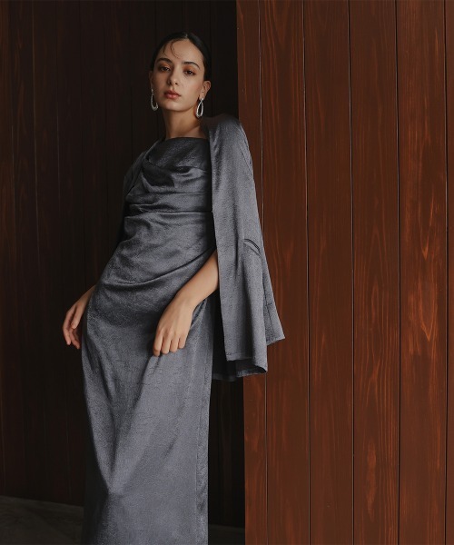 Callarus（カラルス）の「アシメドレープクラッシュサテンキャミワンピースアンサンブルドレス〔Callarus〕（ドレス・レディース・ブラック/グレー/ベージュ・M/L）」の3枚目の写真