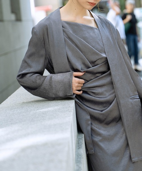 Callarus（カラルス）の「アシメドレープクラッシュサテンキャミワンピースアンサンブルドレス〔Callarus〕（ドレス・レディース・ブラック/グレー/ベージュ・M/L）」の18枚目の写真