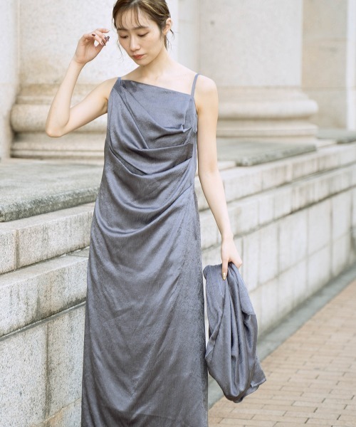 Callarus（カラルス）の「アシメドレープクラッシュサテンキャミワンピースアンサンブルドレス〔Callarus〕（ドレス・レディース・ブラック/グレー/ベージュ・M/L）」の22枚目の写真