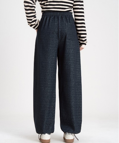 REBALANCE(リバランス)の「デニム生地ドレープパンツ(デニムパンツ・レディース・B/A/D/C・LARGE/MEDIUM)」の16枚目の写真