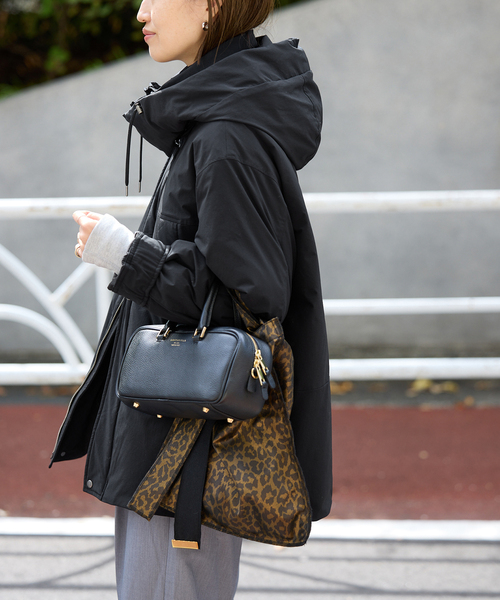 SLOBE IENA（スローブイエナ）の「フェザーライト撥水モンスターダウン（ダウンジャケット/コート・レディース・ブラック/アイボリー/ブラウン・36/38）」の22枚目の写真