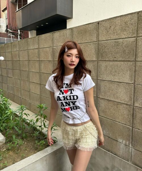 YOUHEE（ユヒ）の「NOT A KID GRAPHIC T-SHIRT WHITE（Tシャツ/カットソー・レディース・その他・FREE）」の10枚目の写真