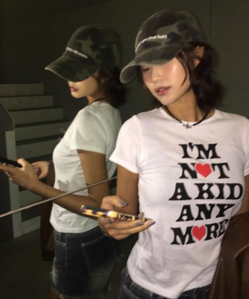 YOUHEE（ユヒ）の「NOT A KID GRAPHIC T-SHIRT WHITE（Tシャツ/カットソー・レディース・その他・FREE）」の11枚目の写真