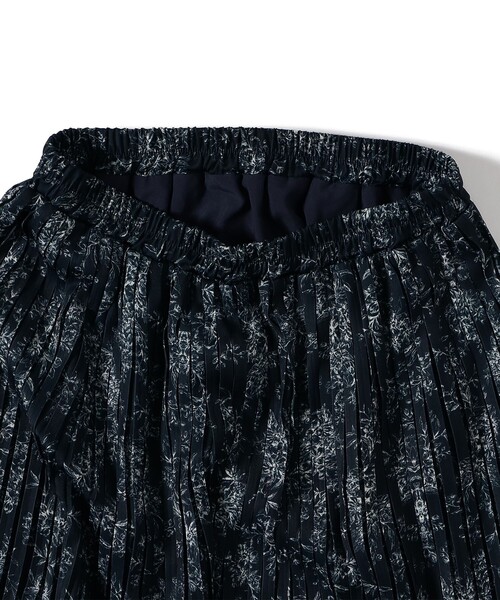 BEAMS HEART(ビームスハート)の「トワルドジュイ プリーツ スカート(スカート・レディース・グリーン系その他/ネイビー/オフホワイト・FREE)」の17枚目の写真