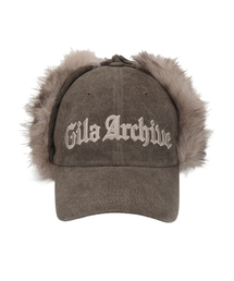 GILAARCHIVE | FAUX FUR LOGO EARFLAP CAP_BROWN(キャップ)