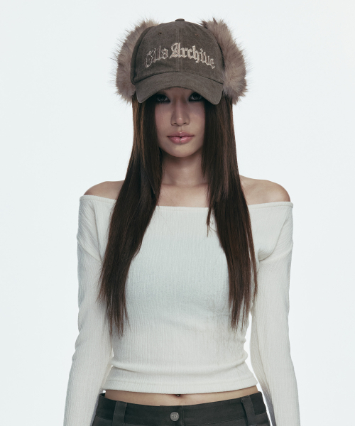 GILAARCHIVE(ギラアーカイブ)の「FAUX FUR LOGO EARFLAP CAP_BROWN(キャップ・レディース・ブラウン・FREE)」の4枚目の写真