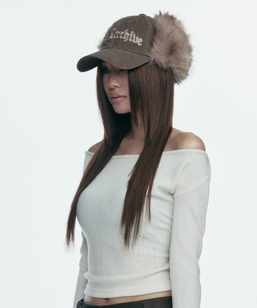 GILAARCHIVE(ギラアーカイブ)の「FAUX FUR LOGO EARFLAP CAP_BROWN(キャップ・レディース・ブラウン・FREE)」の5枚目の写真