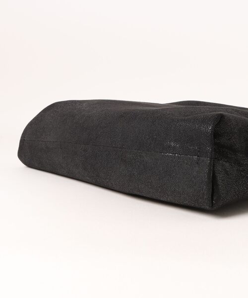 STELLA McCARTNEY（ステラマッカートニー）の「Falabella Drawstring Shoulder Bag / ファラベラ ドローストリング ショルダーバッグ（ショルダーバッグ・レディース・ブラック/ライトグレー・ONE SIZE）」の4枚目の写真