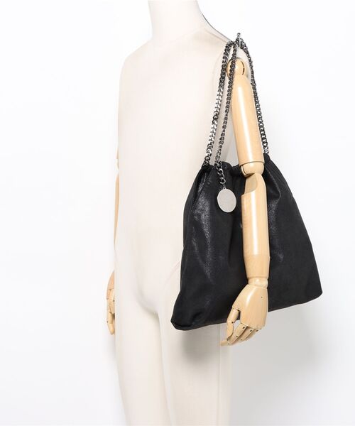 STELLA McCARTNEY（ステラマッカートニー）の「Falabella Drawstring Shoulder Bag / ファラベラ ドローストリング ショルダーバッグ（ショルダーバッグ・レディース・ブラック/ライトグレー・ONE SIZE）」の6枚目の写真